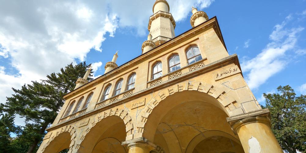 The lower part of the Minaret has eight rooms, with richly decorated ceilings, walls and floors, and oriental ornaments. The work was carried out by artists from Arab countries. – © spacaj/ Shutterstock The lower part of the Minaret has eight rooms, with richly decorated ceilings, walls and floors, and oriental ornaments. The work was carried out by artists from Arab countries. – © spacaj/ Shutterstock