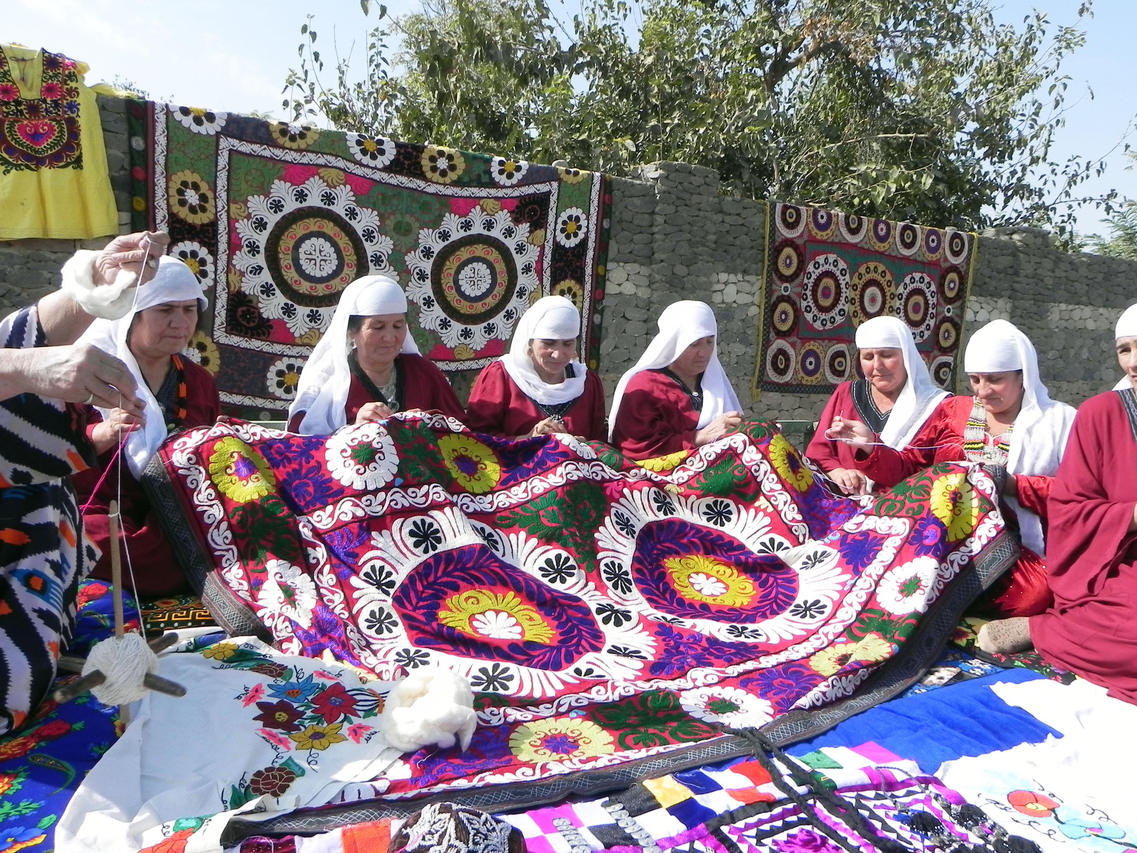 Craftswomen of the Guliston jamoat of the Vose districts – © Dilshod Rahimov