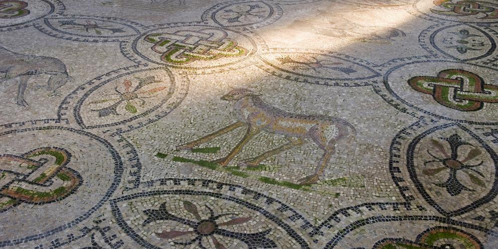 The mosaic floor of the basilica features a host of different patterns, including the animals seen here. – © Gianluca Baronchelli The mosaic floor of the basilica features a host of different patterns, including the animals seen here. – © Gianluca Baronchelli