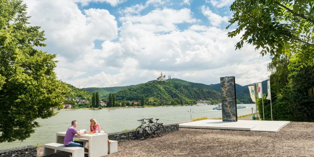 You will find extraordinary stops on the Rhine Cycle route, at one of the 'Rhine-Views' along the Loreley-Valley. – © Dominik Ketz / Romantischer Rhein Tourismus GmbH