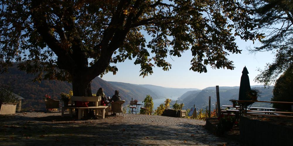 The  Günderodehaus is one of the most romantic places in the Upper Middle Rhine Valley. A romantic half-timbered house high above the Rhine Valley, the “Günderrode House” has fantastic views over the Loreley Rock. – © Thomas Merz / Rhein-Touristik Tal der Loreley