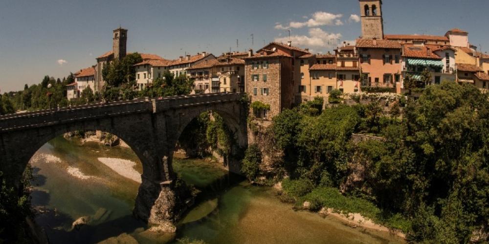 The Devil’s Bridge derives its name from a popular legend where the devil itself built it in one night in exchange of the soul of a citizen of Cividale. – © Ulderica da Pozzo / PromoTurismoFVG