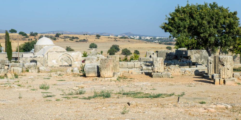 Roman ruins on the edge of the Sanctuary of Aphrodite were once service buildings for pilgrims coming to the sacred site. – © Michael Turtle Roman ruins on the edge of the Sanctuary of Aphrodite were once service buildings for pilgrims coming to the sacred site. – © Michael Turtle