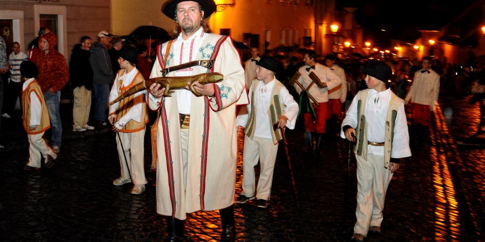 A shepherd with a lizard walks at the head of the Salamander Procession, representing a legend about the foundation of Banská Štiavnica and the beginnings of mining in the region. – © Marian Garai A shepherd with a lizard walks at the head of the Salamander Procession, representing a legend about the foundation of Banská Štiavnica and the beginnings of mining in the region. – © Marian Garai