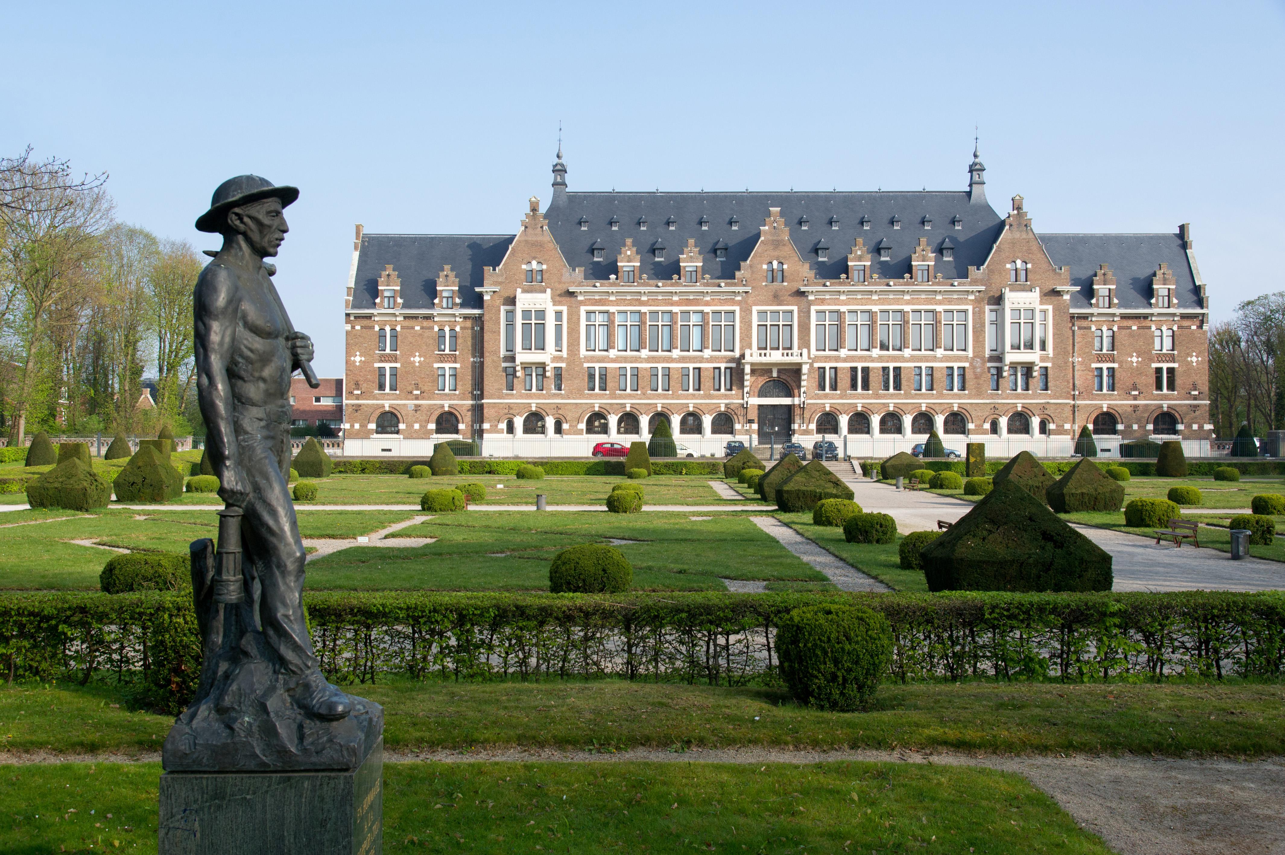 The Lens Mining Company Central Office in Lens. A true mark of the power exerted over a region and its men, with its majestic facades and formal gardens. The directors commissioned renowned Art Deco designers, including Marjorelle and Daum, to furnish and decorate the building’s interior. – Photograph by Jean-Michel André