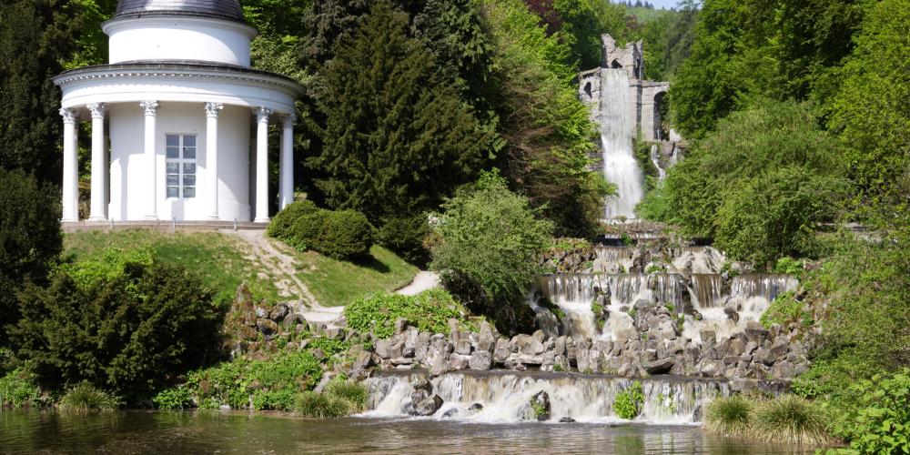 The Jussow Temple with the Peneus Cascades is located by the Fountain Pond. – © Arno Hensmanns, MHK The Jussow Temple with the Peneus Cascades is located by the Fountain Pond. – © Arno Hensmanns, MHK