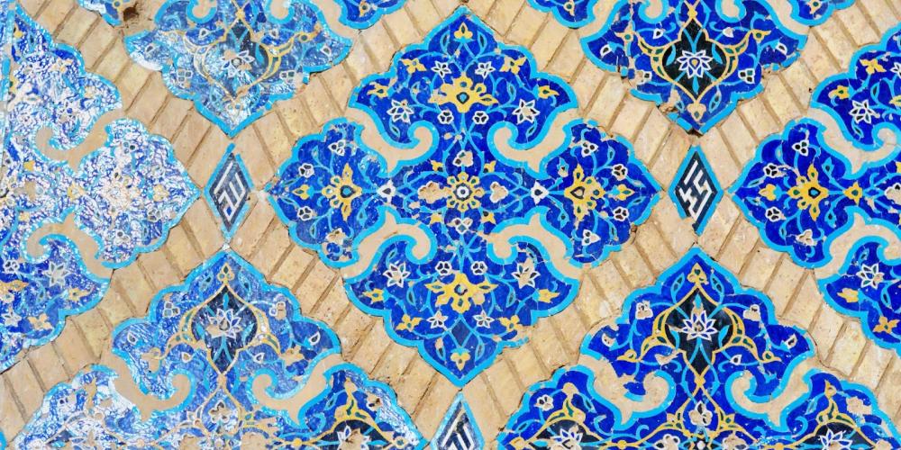 Tiling inside the Blue Mosque – © Elena Odareeva / Shutterstock