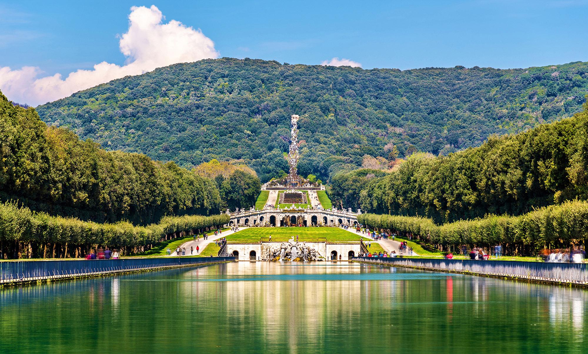 Kilometers-long promenade along cascades at the Palace of Caserta, Italy.- © Leonid Andronov / Shutterstock