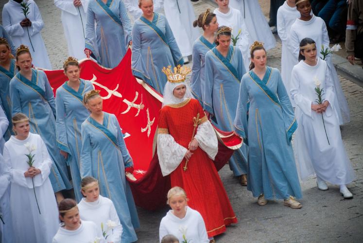 The procession tells the story of the relic of the Holy Blood. – © Jan Darthet / Visit Bruges