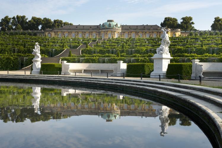 Sanssouci Park is an ensemble of palaces and garden complexes, which
were built under Frederick the Great during the 18th century and were
expanded under Frederick William IV in the 19th century. Sanssouci Palace,
the summer residence of Frederick the Great, is its main focus. – © L.Seidel/SPSG