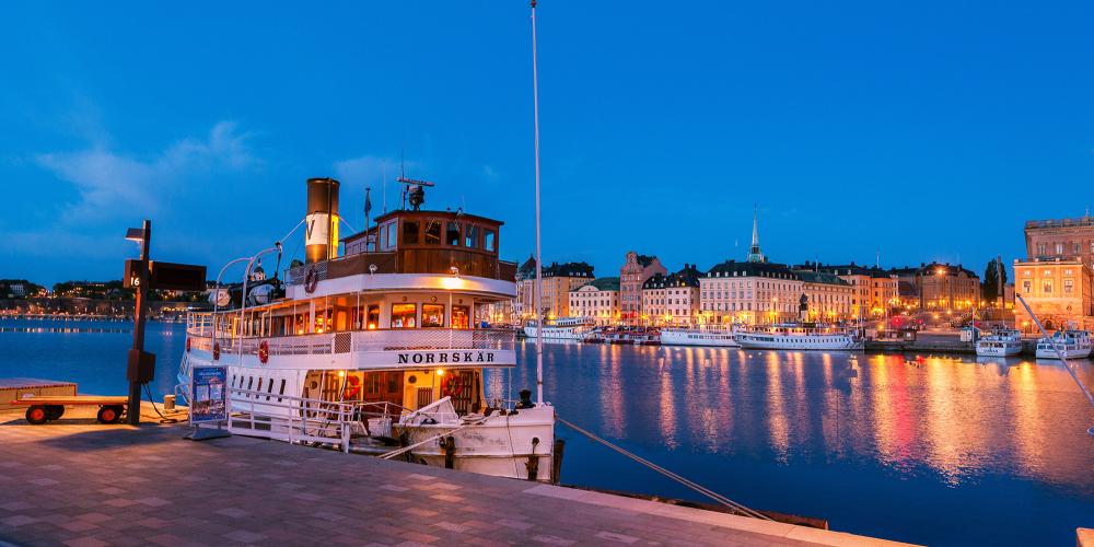 You can take a boat from Stockholm, across Lake Mälaren, right up to Drottningholm Palace. – © Stromkajen Jeppe Wikstrom