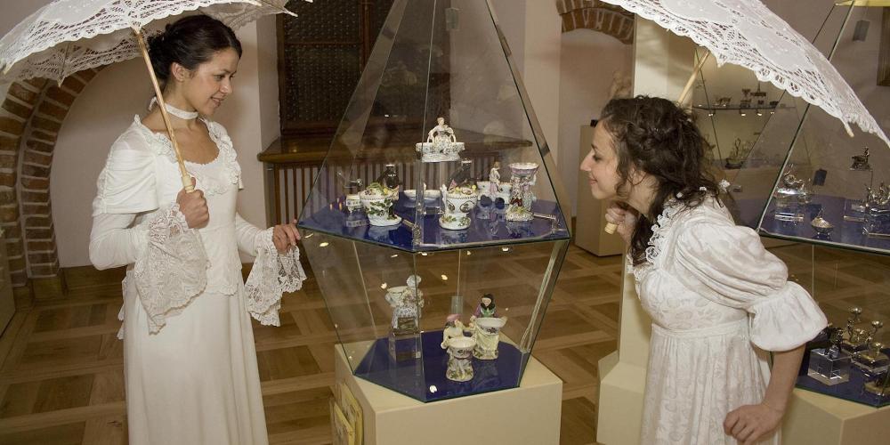 Precious salt cellars and tableware, and even salt itself, have been a sign of wealth and prestige for centuries. – © Artur Grzybowski Precious salt cellars and tableware, and even salt itself, have been a sign of wealth and prestige for centuries. – © Artur Grzybowski