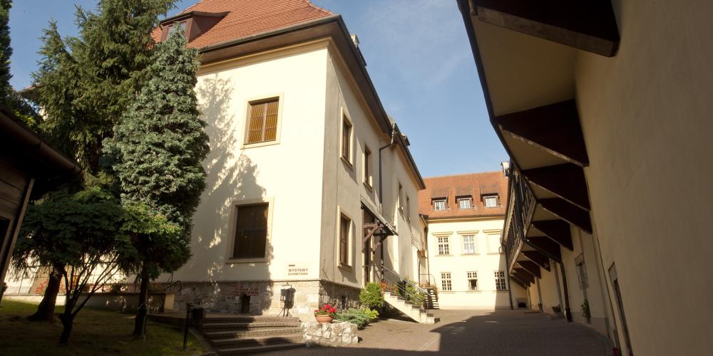 Exhibitions of the Krakow Saltworks Museum in Wieliczka are located in the Central Castle on the left side of the yard. The now defunct tower was used to call miners for work. Today, this place is a frequent venue for summer concerts. – © Artur Grzybowski Exhibitions of the Krakow Saltworks Museum in Wieliczka are located in the Central Castle on the left side of the yard. The now defunct tower was used to call miners for work. Today, this place is a frequent venue for summer concerts. – © Artur Grzybowski