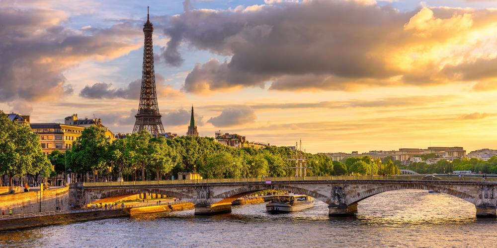 The Eiffel tower marks the western end of the 6 km (3.7 mi) length of the Paris, Banks of the Seine World Heritage site – © Catarina Belova / Shutterstock