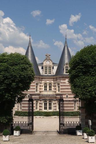A look into the magnificence that is the Château de Pékin (Peking Castle) at Avenue de Champagne in Epernay. – © Michel Jolyot