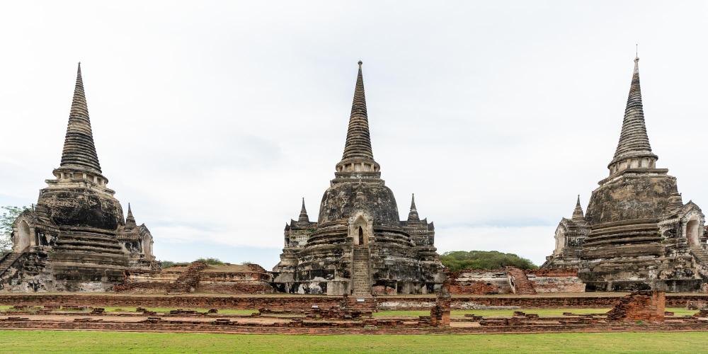 The three distinctive stupas of Wat Phra Si Sanphet, which each hold the ashes of a King of Ayutthaya. – © Michael Turtle