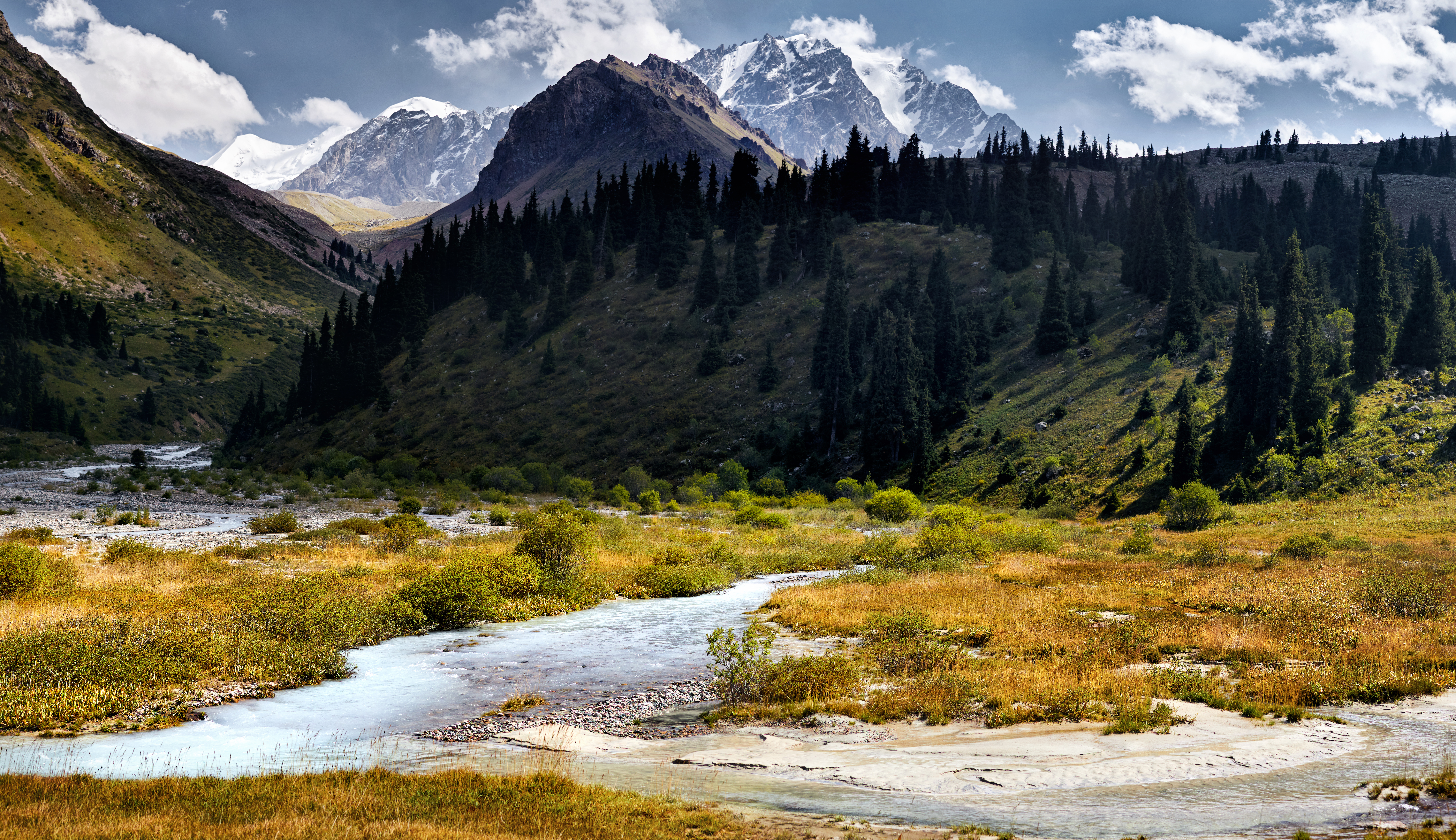 The stunning landscapes around the Talgar region © Pikoso.kz / Shutterstock