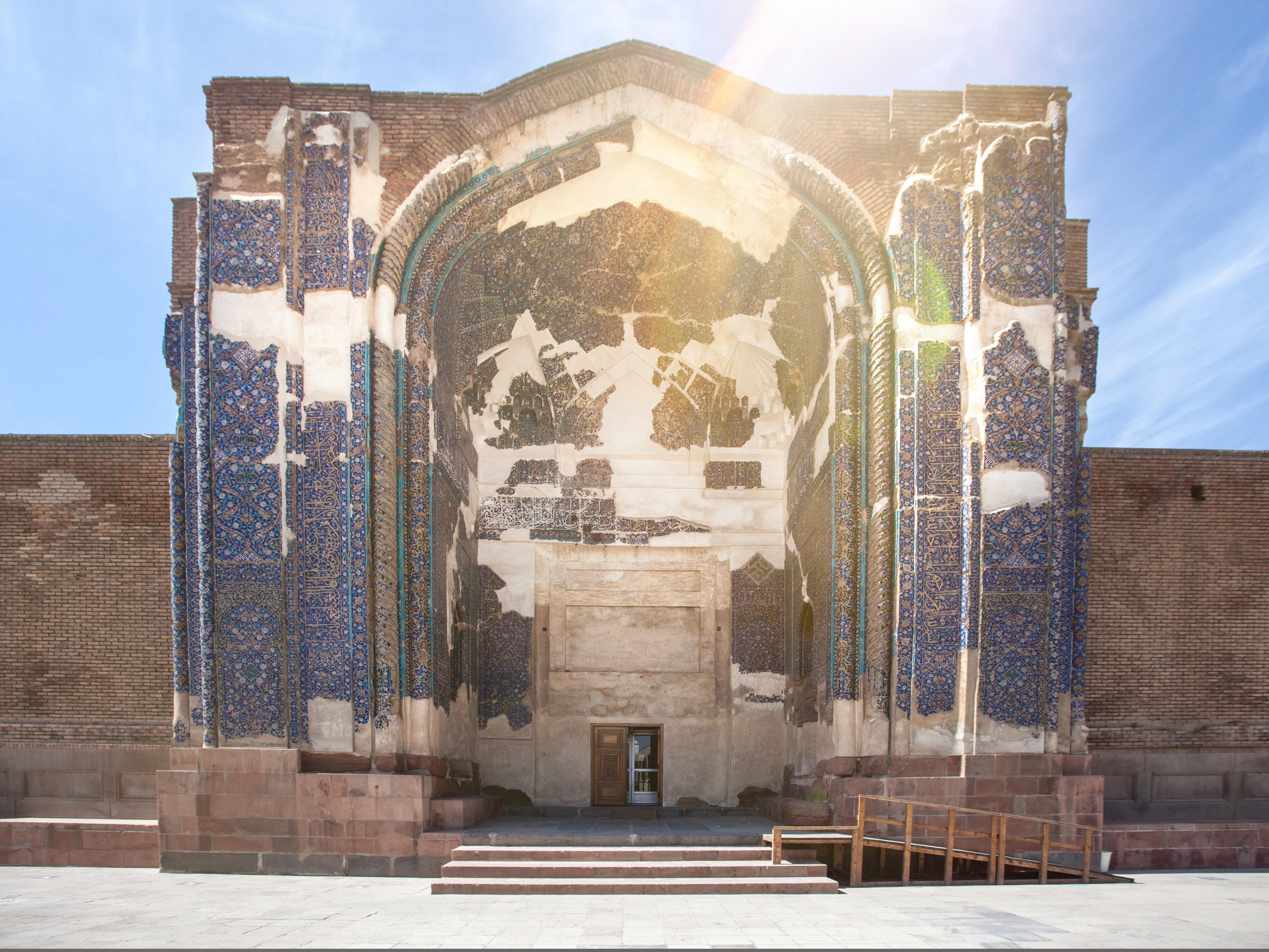 The mosque's beautiful exterior © Kay Wiegand / Shutterstock