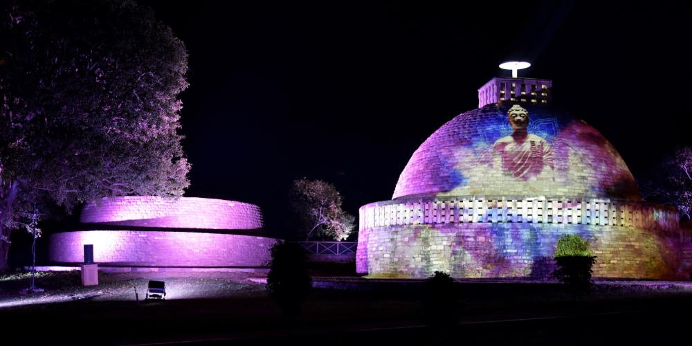 The stupas themselves provide a dramatic backdrop and screens for the moving images and laser displays. – © C S Direckt/ MP Tourism