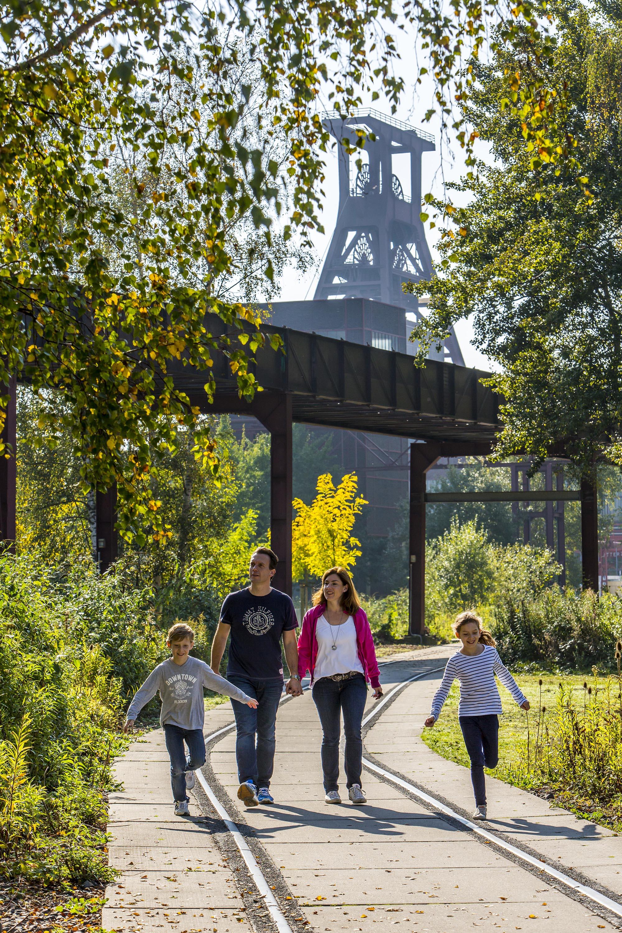 There is a lot to discover for children living in the city: a nature trail with 12 stations clearly shows the special features of the ecosystem on the World Heritage Site. - © Jochen Tack / Zollverein Foundation