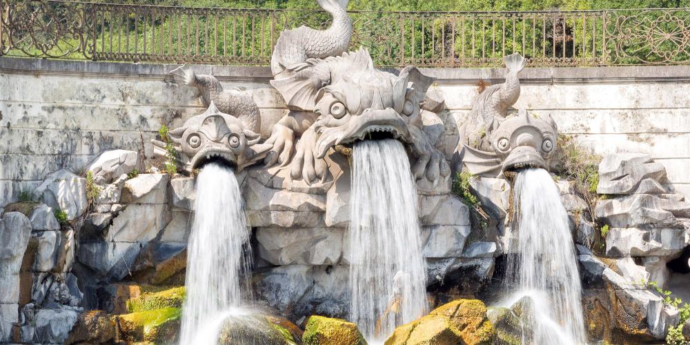 Fontana dei Delfini (Dolphin fountain). Construction of the gardens began in 1753, the same year that the Carolino aqueduct was built, which redirects water from the slopes of Mount Taburno to supply the fountains of the royal gardens and irrigate their plants. – © Mariano De Angelis