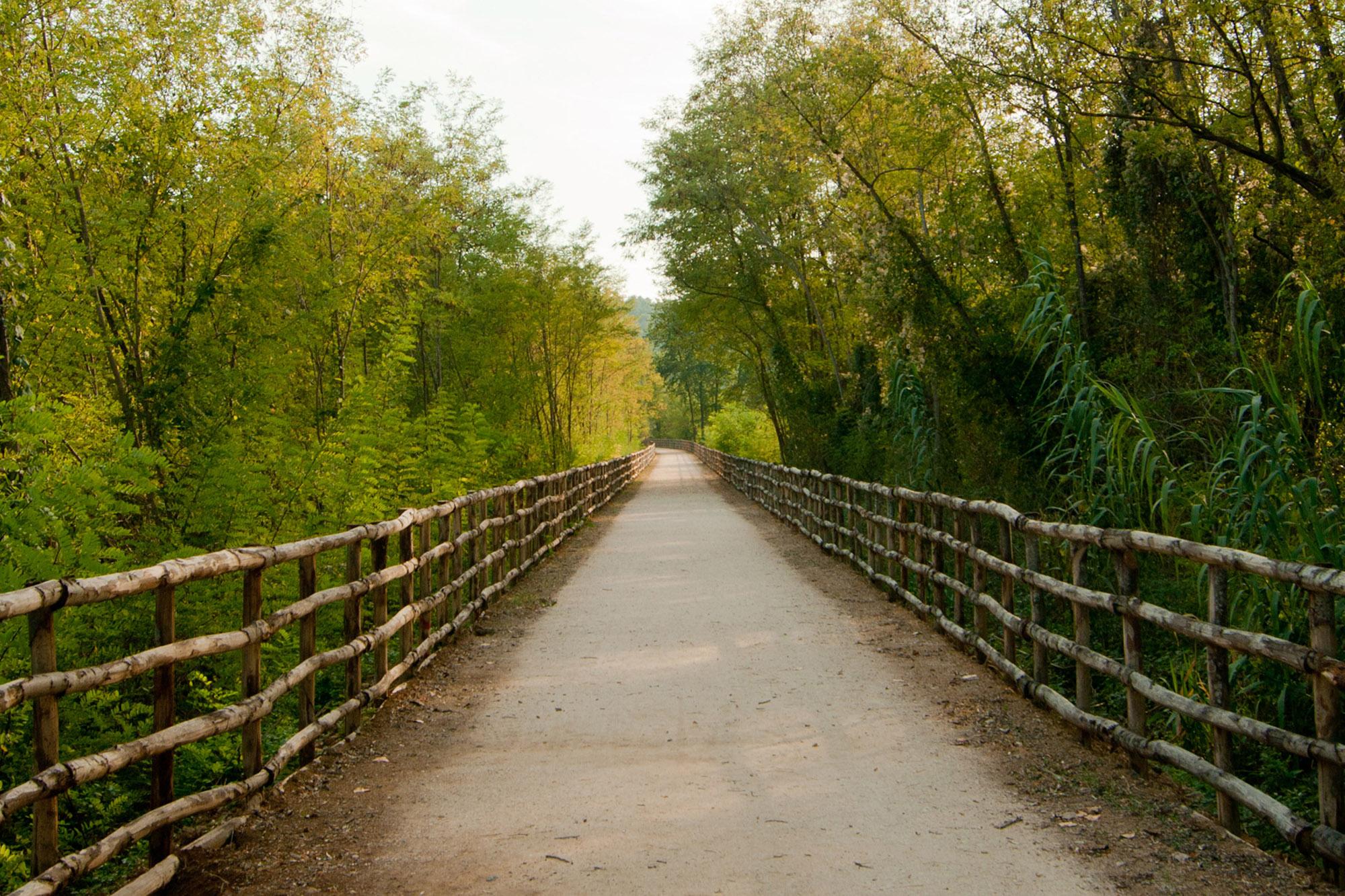 Getting a little dusty while cycling from Colle di Val d’Elsa to Poggibonsi along the former railway. – © Comune di Poggibonsi