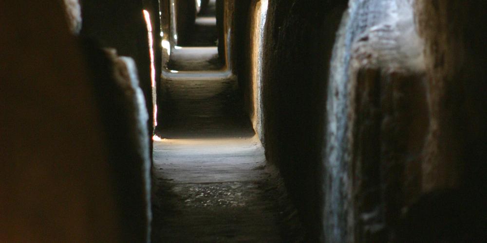 Walk through the water channel at the third level of the bridge. – © Jean-Pierre Méger Walk through the water channel at the third level of the bridge. – © Jean-Pierre Méger