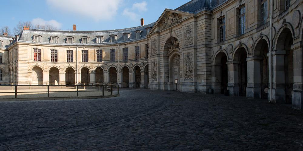 The Great and Small stables are both built around a main courtyard with a semi-circle at one end which opened onto an indoor arena. – © Thomas Garnier The Great and Small stables are both built around a main courtyard with a semi-circle at one end which opened onto an indoor arena. – © Thomas Garnier
