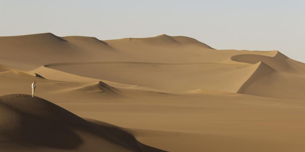 Tourist experiencing Lut Desert.