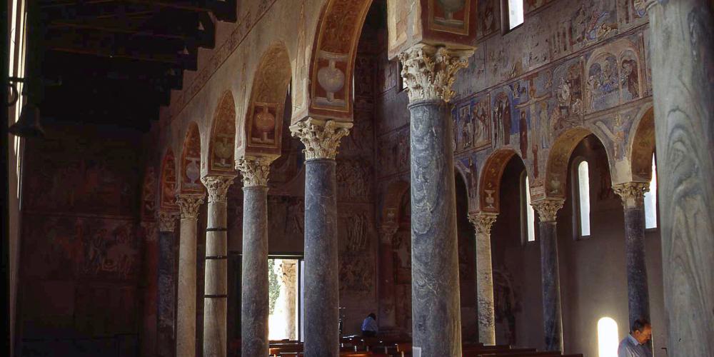 Internal view of the right nave of the Basilica with fresco decoration with the "Last Judgment". – © Caserta Royal Palace Archive