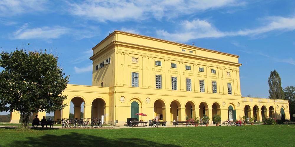 A favourite cycling destination in the Lednice-Valtice landscape is the Empire hunting lodge Pohansko built in 1812, from which lead several marked hiking and cycling trails. – © Huhulenik / Wikimedia A favourite cycling destination in the Lednice-Valtice landscape is the Empire hunting lodge Pohansko built in 1812, from which lead several marked hiking and cycling trails. – © Huhulenik / Wikimedia