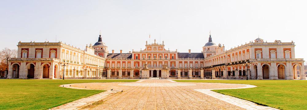 For centuries, the kings and queens of Spain spent their spring months at the Palace of Aranjuez enjoying the stunning gardens that surround the grounds. – © Anton Ivanov / Shutterstock
