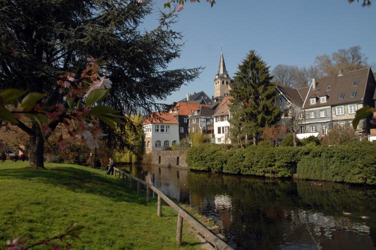 The old town of Kettwig with the mill race, a branch of the Ruhr, is where the corn mill was situated in the Middle Ages. – © Editing Department / City of Essen