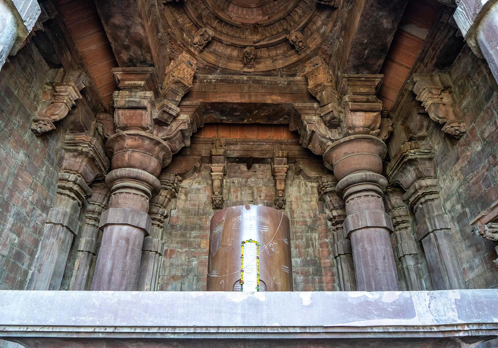 The linga in the middle of the temple with the carved columns and beautifully-decorated ceiling. – © Michael Turtle