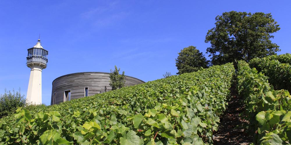 Verzenay lighthouse, which crowns the Montagne de Reims vineyard. – © Carmen Moya 2012 / Reims Tourism collection Verzenay lighthouse, which crowns the Montagne de Reims vineyard. – © Carmen Moya 2012 / Reims Tourism collection