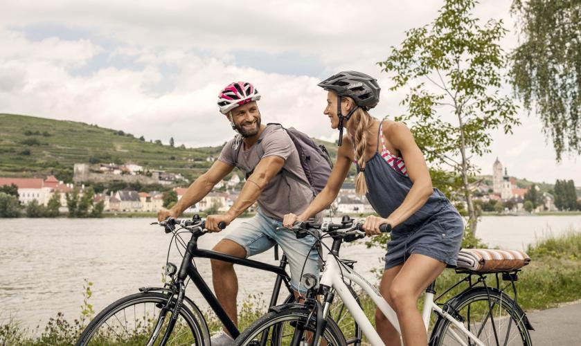 A bike ride in Wachau is a memorable way to experience the cultural heritage at your own pace. – © Andreas Hofer / Donau NÖ