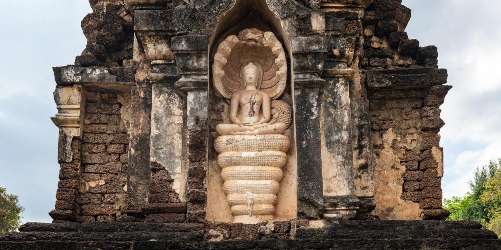 A statue of Buddha covered by a naga at Wat Chedi Ched Thaeo – © Michael Turtle