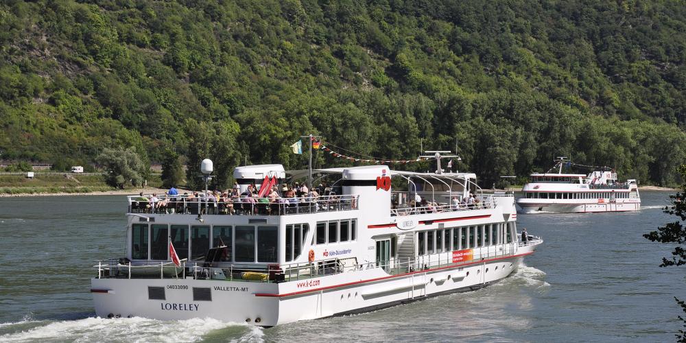 Ces bateaux blancs sont le moyen le plus agréable et impressionnant d'explorer le Rhin romantique. Ils opèrent tous les jours de mars à octobre. – © Werner Schwarz / Rhein-Touristik Tal der Loreley