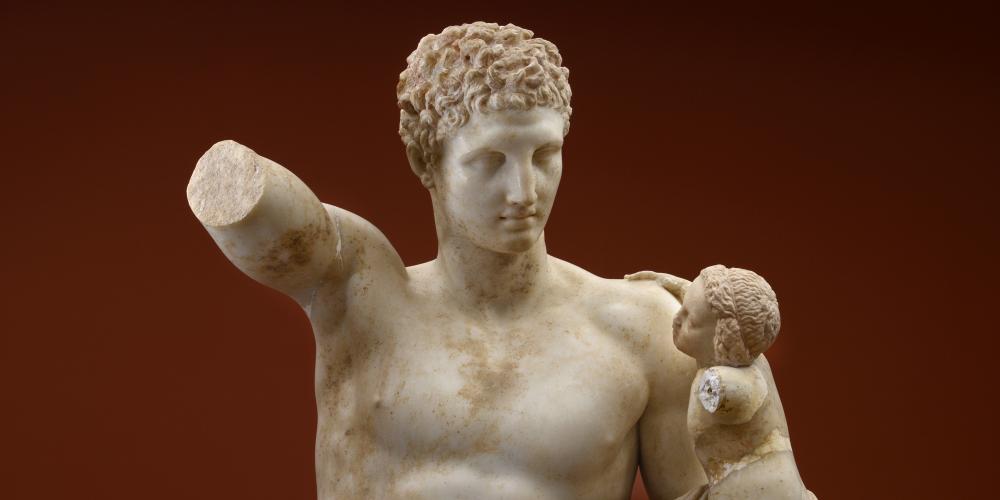 The famous statue of Hermes holding the infant Dionysus is the work of the sculptor Praxiteles. – © Hellenic Ministry of Culture and Sports / Ephorate of Antiquities of Ilia (efailias)