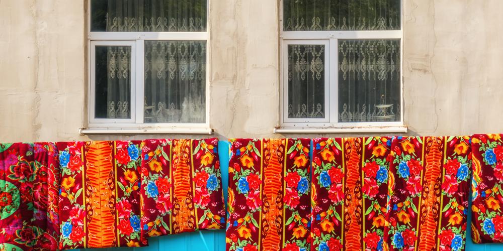 Typical Kazakh bedspreads – © Owsigor / Shutterstock