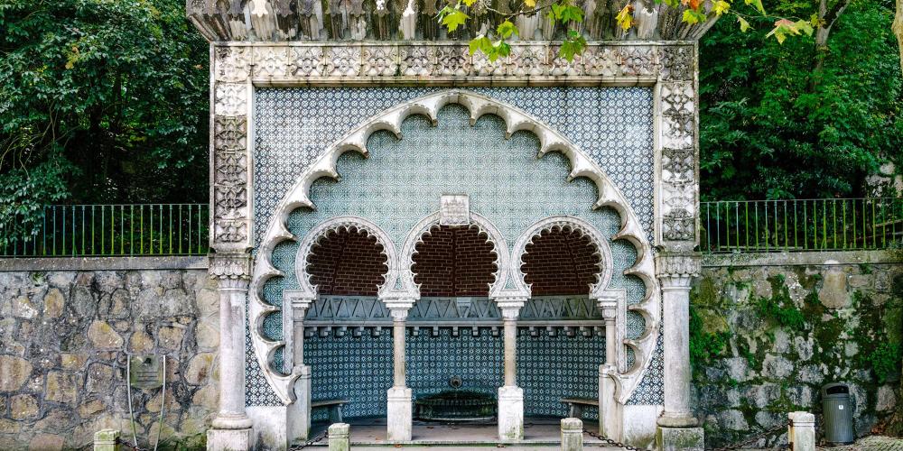 The Moorish Fountain, or Fonte Mourisca, pays tribute to the many styles and architecture that have passed through the region. – © cordwainer / Shutterstock The Moorish Fountain, or Fonte Mourisca, pays tribute to the many styles and architecture that have passed through the region. – © cordwainer / Shutterstock