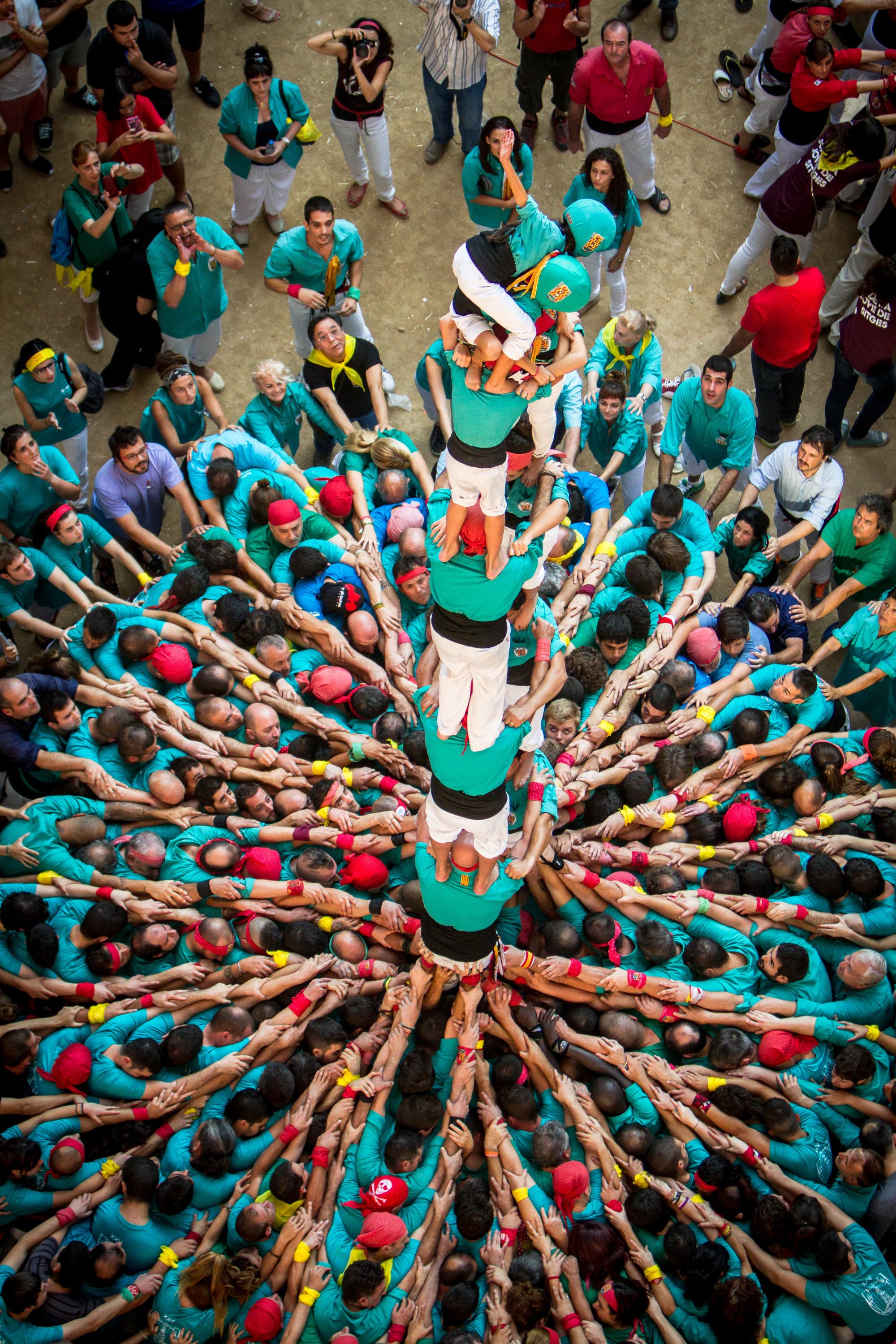 The Colla Castellera Sant Pere i Sant Pau crown a 2de7 during the Tarragona Human Tower Competition. - © David Oliete