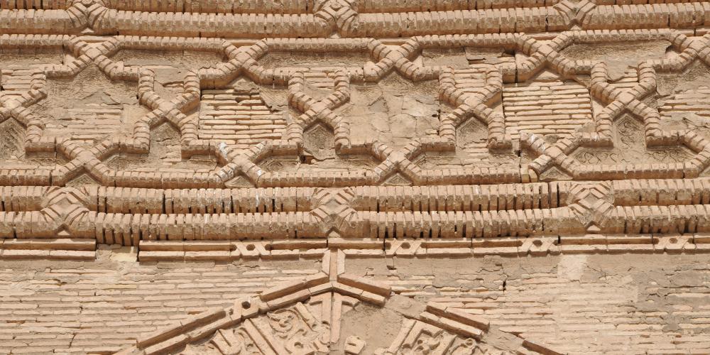 Decorations of the portal of the Rabati Malik Caravanserai – © Ona Vileikis