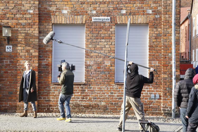 It is not unusual to see film shootings in the streets of Potsdam. Here a shot in the Dutch Quarter. – © PMSG, André Stiebitz
