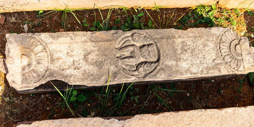 Archaeologists at Satdhara have found evidence at the site of rock carvings and ancient Buddhist art. – © Michael Turtle Archaeologists at Satdhara have found evidence at the site of rock carvings and ancient Buddhist art. – © Michael Turtle