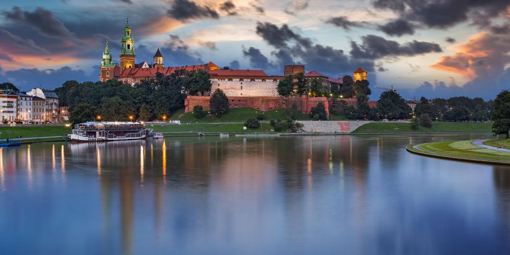 During certain periods, as much as a third of the king’s earnings derived from the salt industry here. The “white gold” was used to maintain the courts, pay clerks, and build castles and churches. The income was also used to fund the first Polish university in Kraków in the 14th century. – © Kanuman / Shutterstock.com