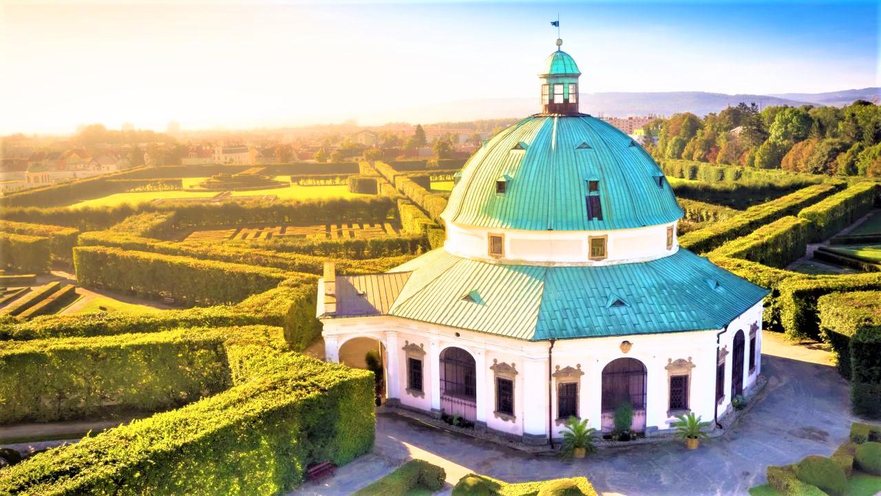 In the very heart of the Flower Garden an octagonal pavilion occupying the central position, the Rotunda. It is divided into one central hall with four grottos and four lounges. - © Archive of the Archiepiscopal Castle Kroměříž