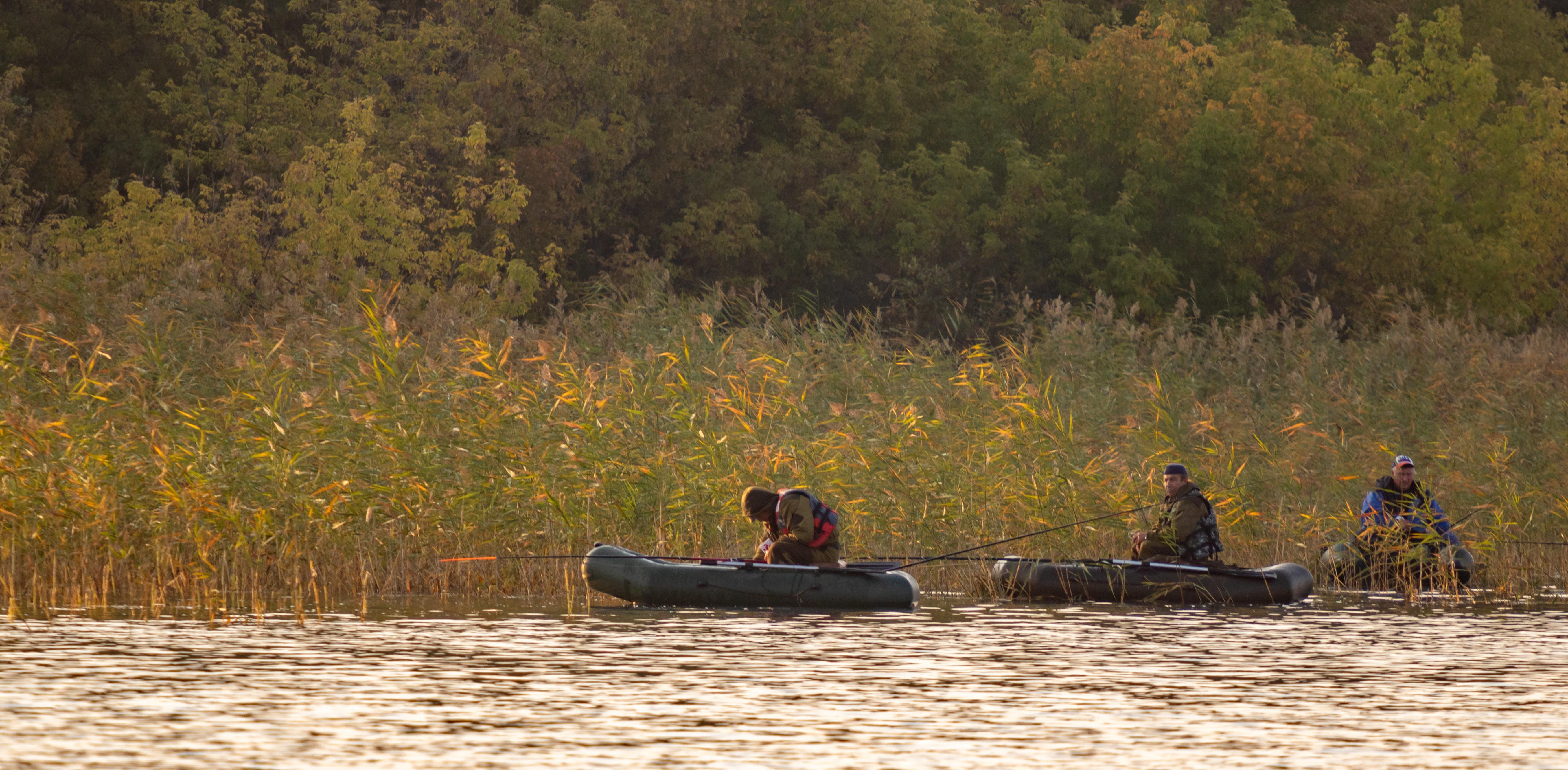 Fishing with locals © kzww / Shutterstock