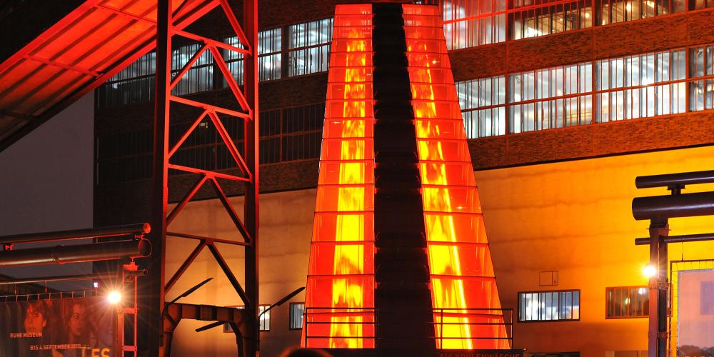 L'escalator extérieur de 58 mètres est le plus grand escalator autoporteur d'Allemagne et marque l'entrée de l'ancienne laverie de charbon. – © Frank Vinken / Zollverein Foundation