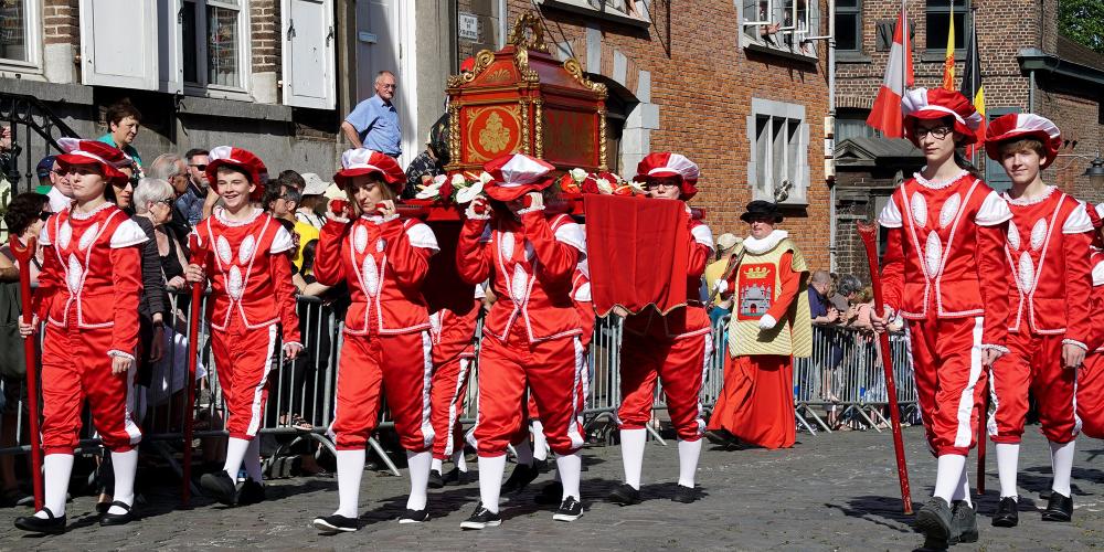The Procession of the Golden Coach is a kind of cortège which takes place on Trinity Sunday before the famous Battle of St. George and the Dragon. – © Patrick Tombelle
